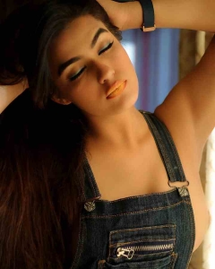 Kavya Thapar Hot Pics Actress In Ek Mini Katha Gora Chitta Rang Song