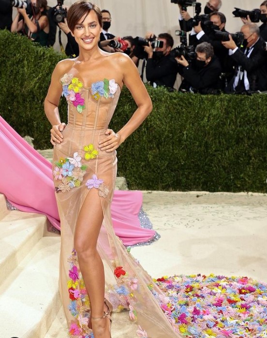 Irina Shayk met gala 2021