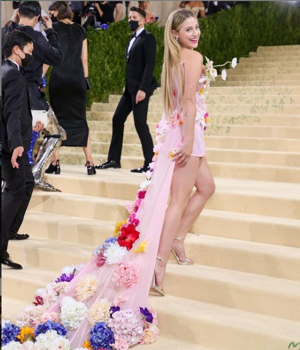 Lili Reinhart met gala 2021