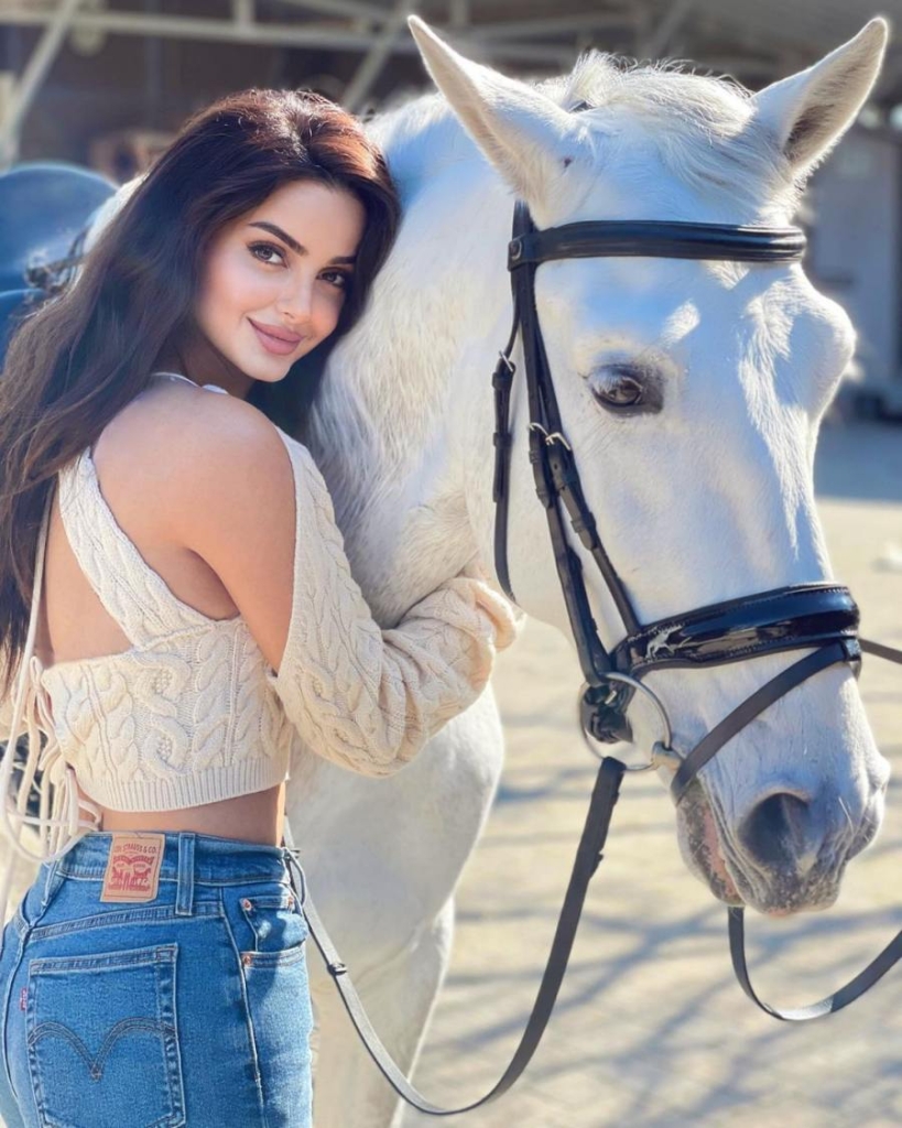 Mahlagha Jaberi Iranian Model Hot Pics 2022 with horse