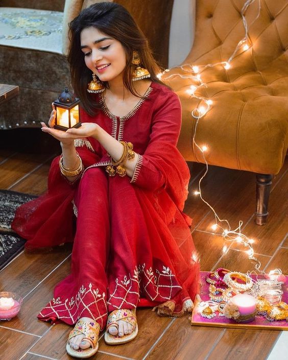 diwali-photoshoot-with-candles-laltern