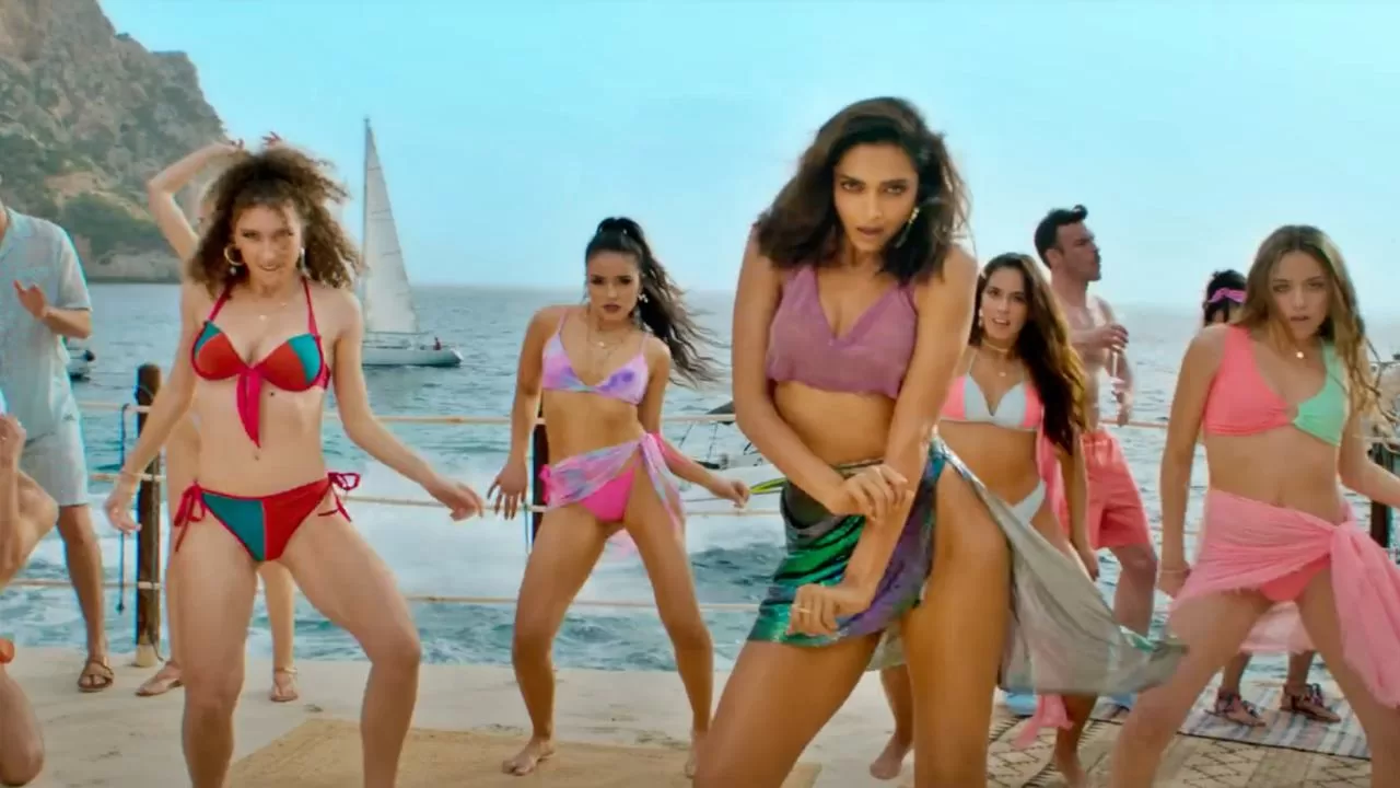 besharam rang song deepika padukone hot pics