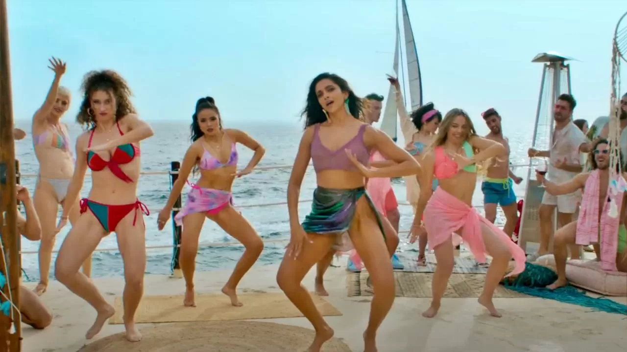 besharam rang song deepika padukone hot pics