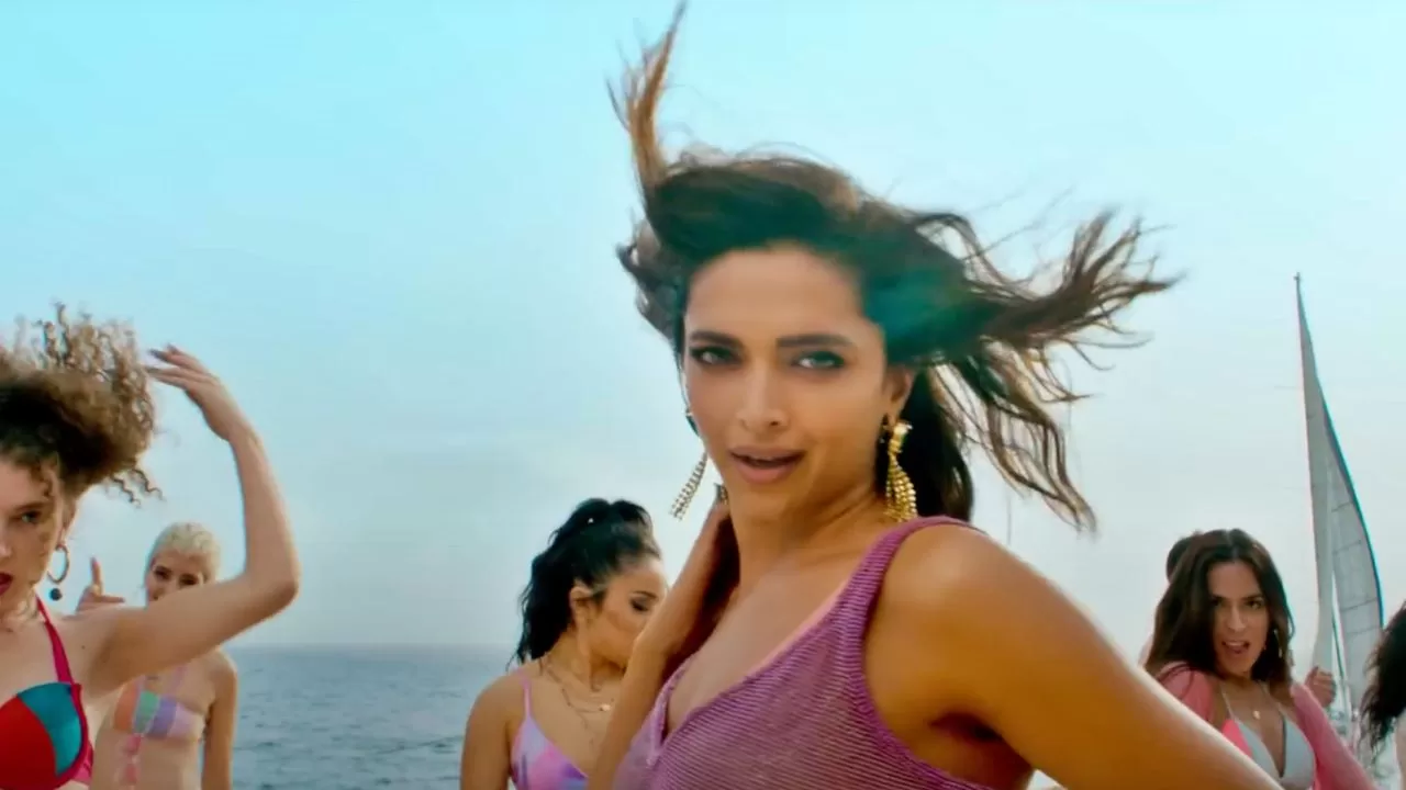 besharam rang song deepika padukone hot pics