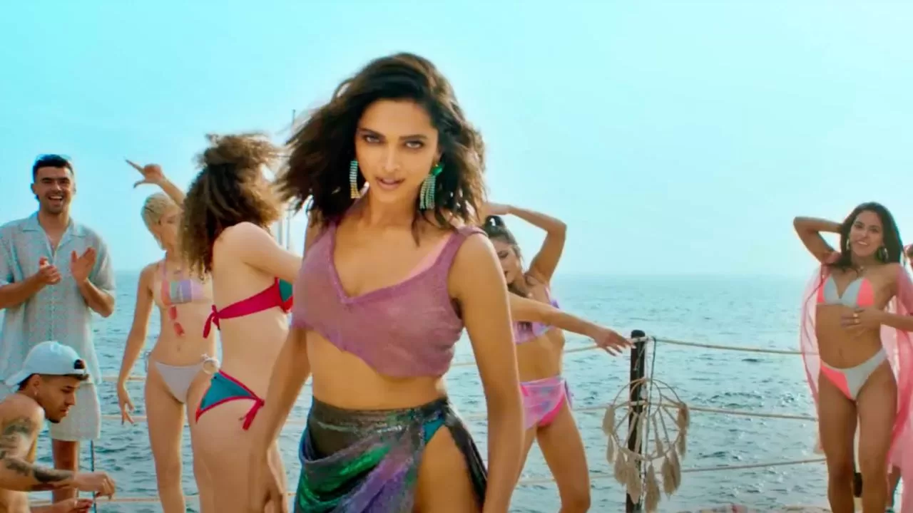 besharam rang song deepika padukone hot pics