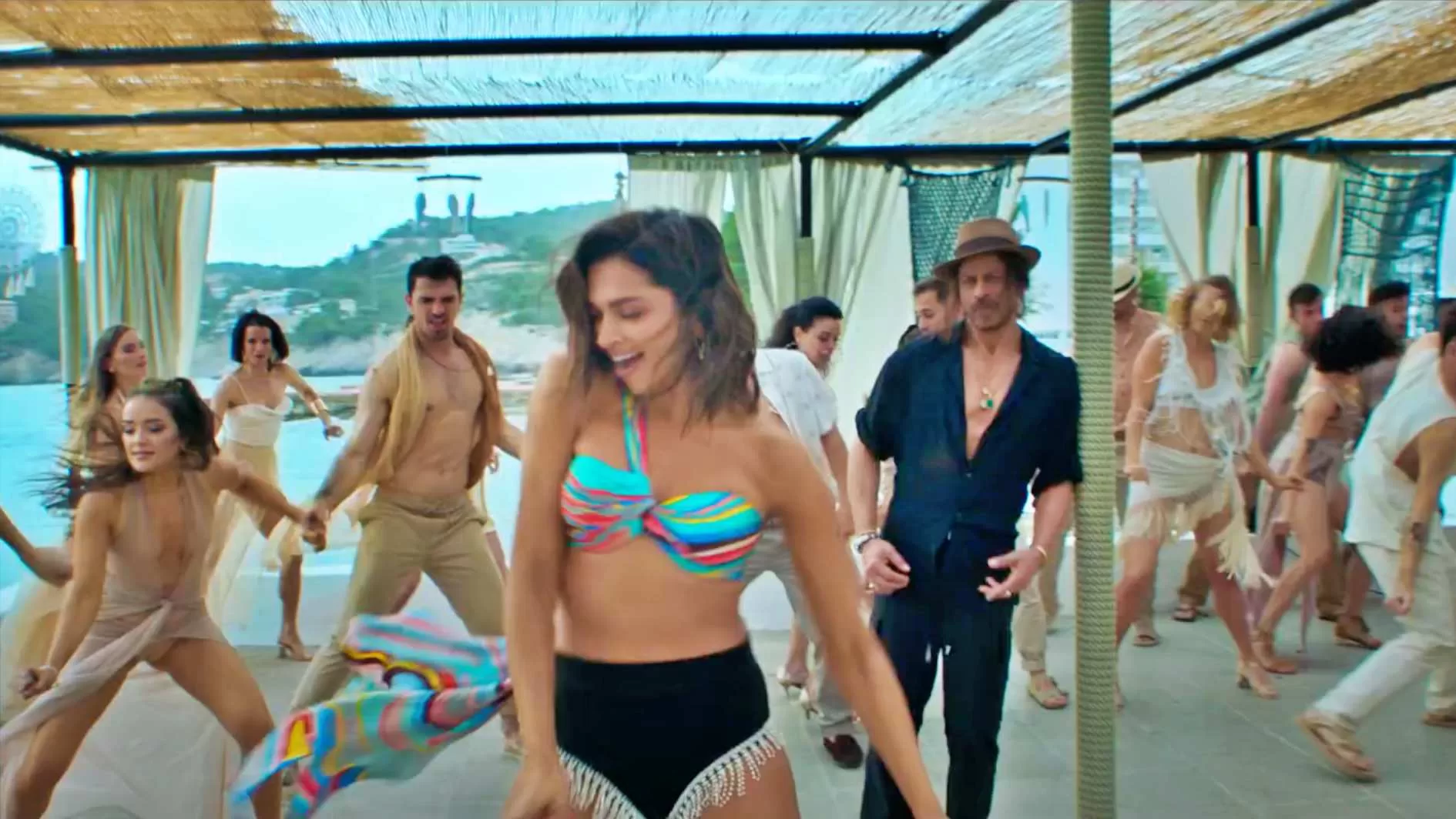 besharam rang song deepika padukone hot pics