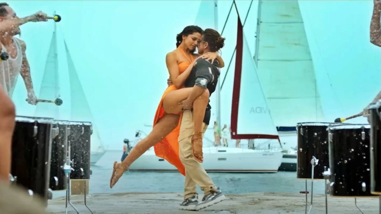 besharam rang song deepika padukone hot pics