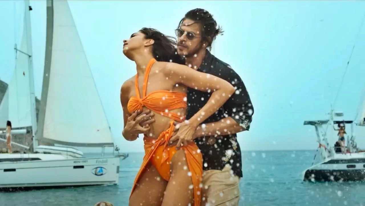 besharam rang song deepika padukone hot pics