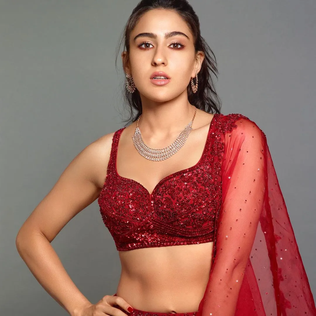 Sara Ali Khan As Somya Chawla Dubey Zara Hatke Zara Bachke Cast and Crew