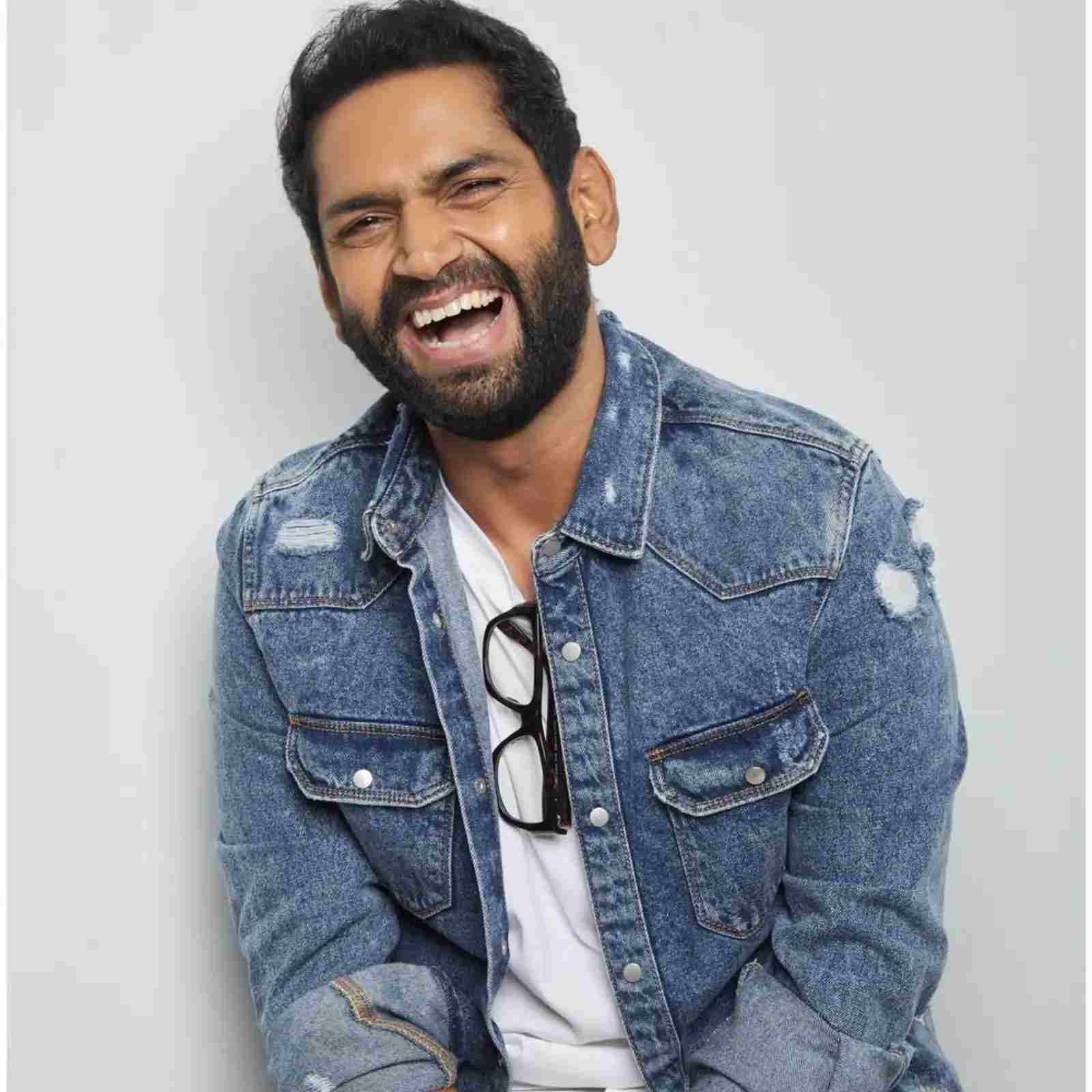 Sharib Hashmi As Daroga Raghuvanshi Zara Hatke Zara Bachke Cast and Crew