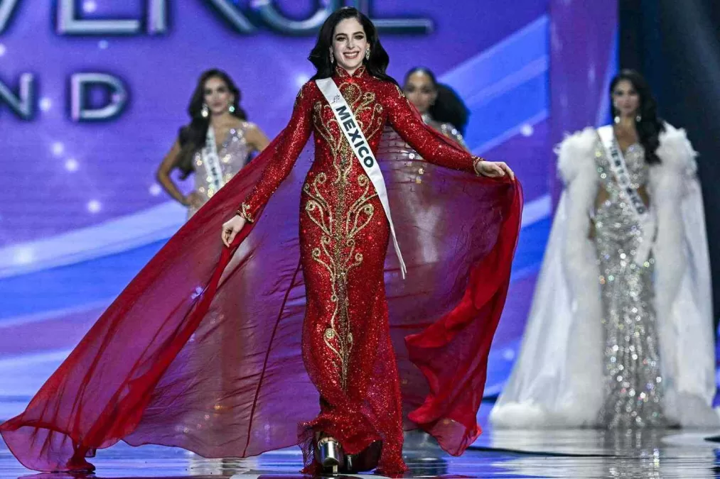 Fátima Bosch Walking