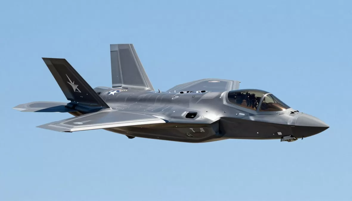 US Air Force F-35 fighter jet for Venezuela vs USA military comparison