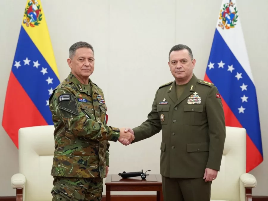 Venezuelan military officials meeting with Russian counterparts for Venezuela vs USA military comparison