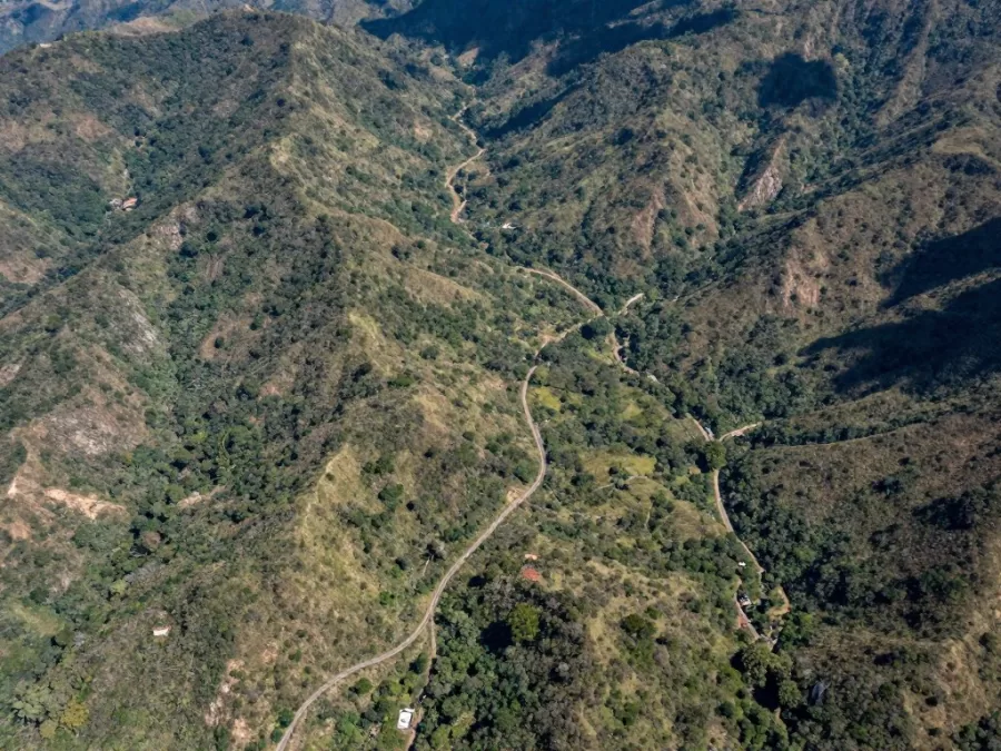 Venezuelan mountainous terrain providing defensive advantages for Venezuela vs USA military comparison