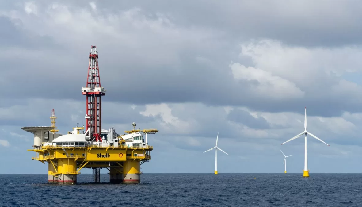 Shell offshore platform and renewable energy facilities combined