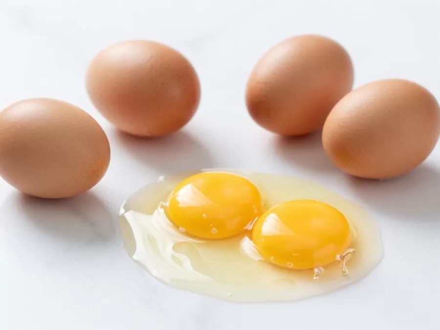 fresh eggs showing choline content and B vitamins for brain health and memory