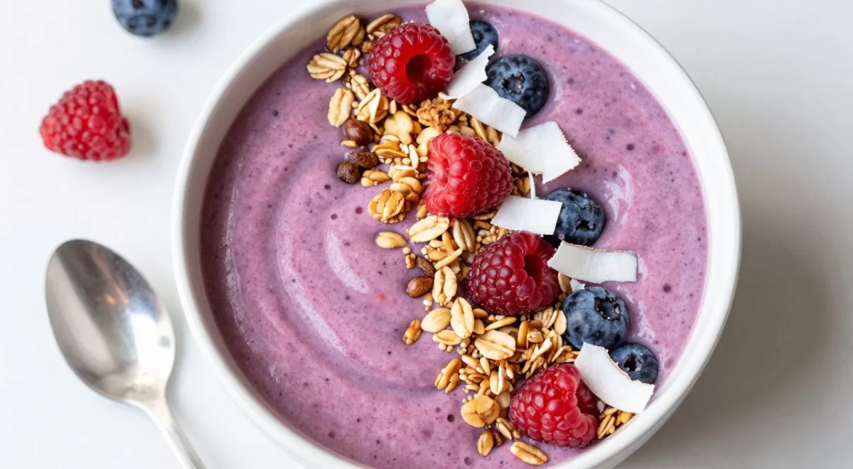 berry smoothie bowl for healthy weight loss breakfast