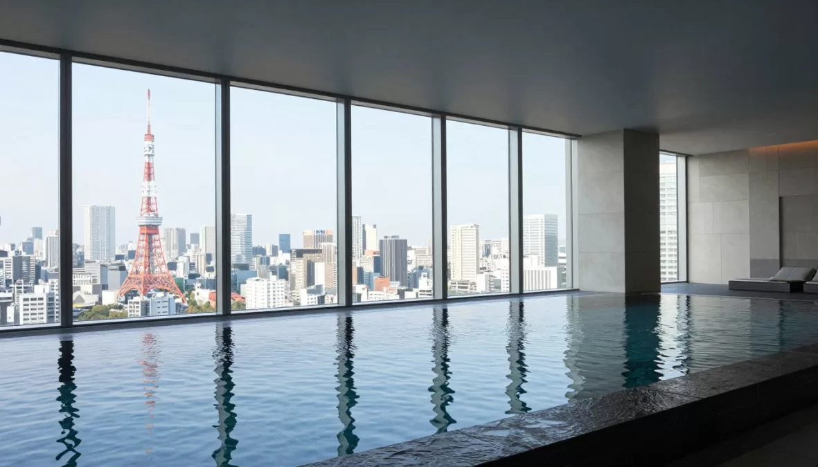 Aman Tokyo infinity pool with panoramic Tokyo city views