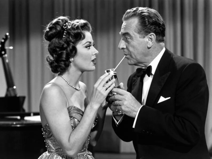 Cross-dressing comedy masterpiece with jazz age glamour