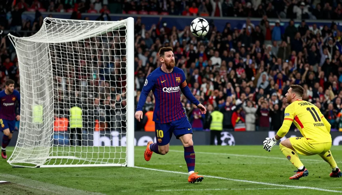 Messi scoring in Champions League final