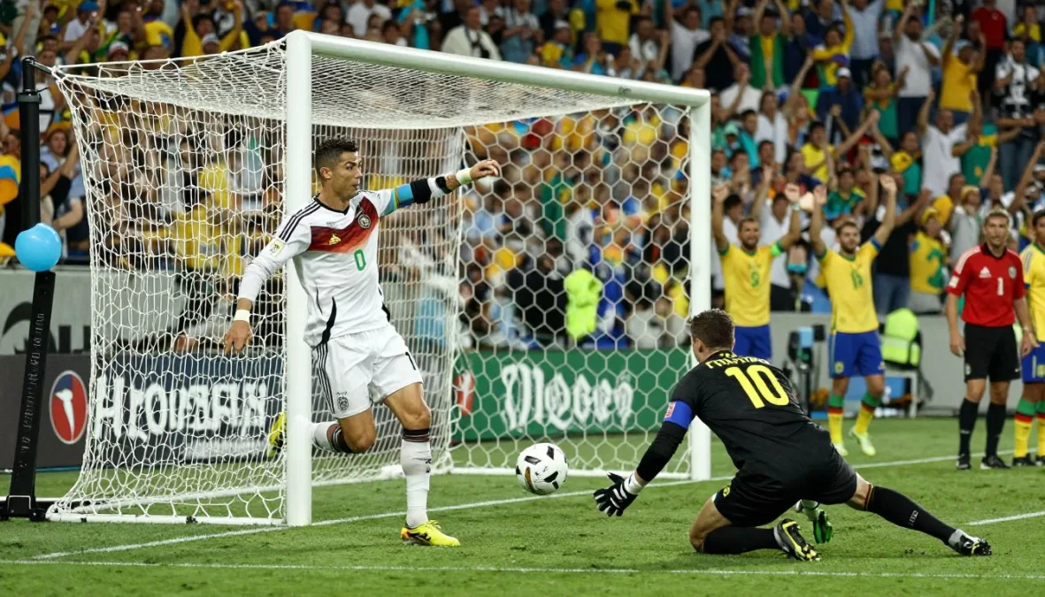 Ronaldo scoring in 2002 World Cup final