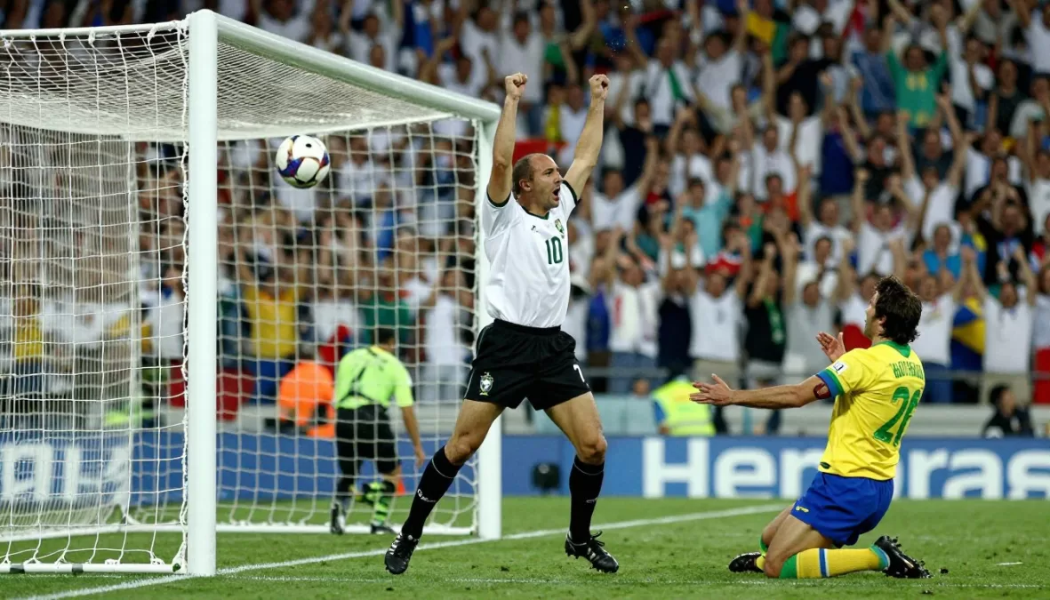 Zidane scoring header in 1998 World Cup final