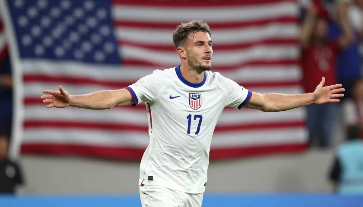 Christian Pulisic celebrating goal for United States in world cup