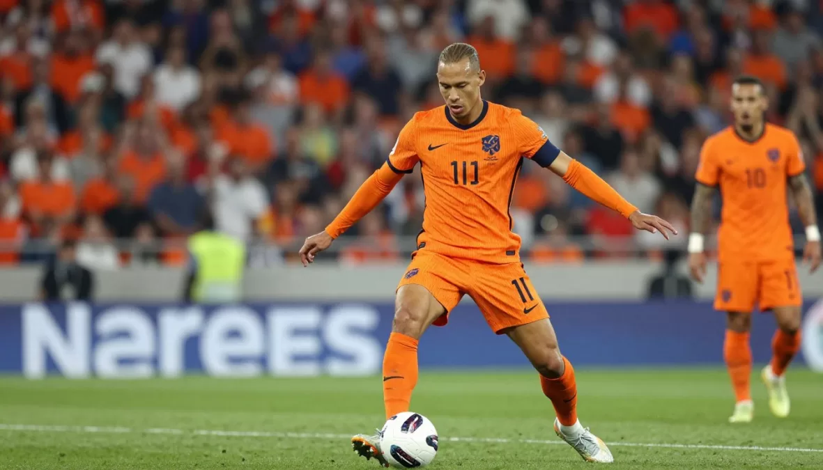 Virgil van Dijk defending in Netherlands orange jersey during world cup