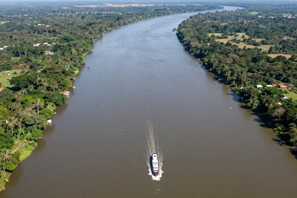 Congo River forming natural border