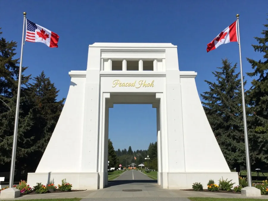 US-Canada border Peace Arch monument